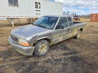 2000 GMC S10 2WD Extended Cab Pickup Truck