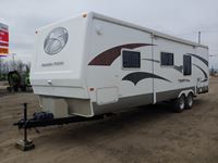 2005 Paradise Point 31 ft T/A Bumper Pull Trailer