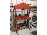    Large Air over Hydraulic Shop Press