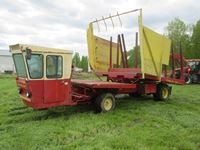  New Holland 1049 Self Propelled Bale Wagon
