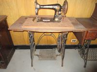    Singer Sewing Machine