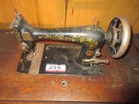    Singer Sewing Machine