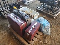    Pallet of Luggage & Lamps
