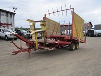  New Holland Stackliner 1033 Square Bale Picker