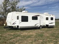 2011 Hy-Line SC352011 35 Ft T/A Travel Trailer