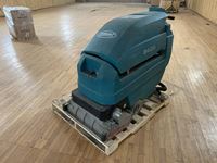  Tennant M5400 24V Floor Scrubber