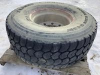   445/65R22.5 Tire on Aluminum Rim