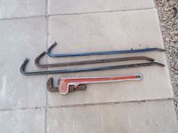    (3) Wrecking Bars & Aluminum 18" Pipe Wrench