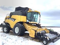 2004 New Holland CX880 Conventional Combine