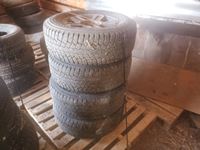    (4) 265/70R17 Tires