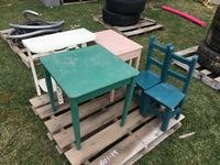    (3) Childrens Tables & (2) Chairs