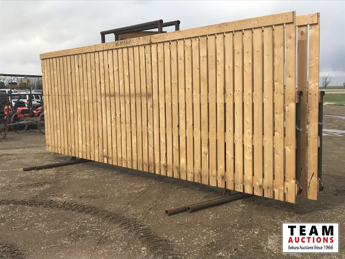 24 Ft Free Standing Wind Breaks - 21ED | Team Auctions