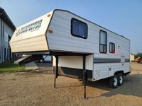 1997 Prospector PW215 15 Ft Fifth Wheel T/A Travel Trailer
