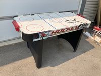    Air Hockey Table