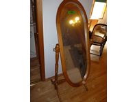    Oval Mirror on Stand