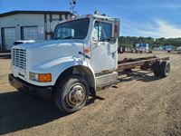 1994 International 4700 S/A Cab and Chassis Truck