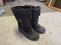    Mens Size 13 Baffin Boots