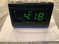    RCA RC-142 AM/FM Alarm Clock Radio