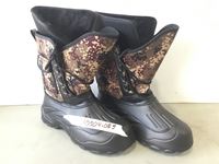    Mens Size 11 Winter Boots