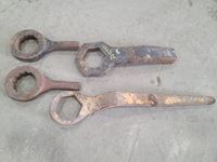    (4) Hammer Wrenches