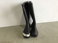    Mens Sized 12 Rubber Boots