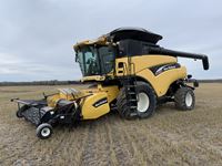 2004 New Holland CR970 4WD Combine