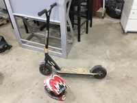    Avigo Extreme Scooter w/Helmet