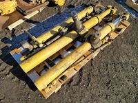    (2) D7H Hydraulic Lift Cylinders and (1) Blade Arm