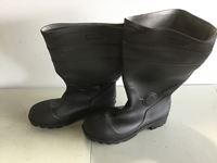    Mens Steel Toed Boots Size 9