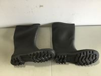    Mens Size 10 Rubber Boots