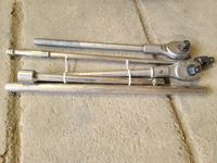    (2) 3/4 Inch Ratchet w/Extension