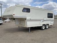 1989 Okanagon SW239DL 24 Ft T/A Fifth Wheel Holiday Trailer