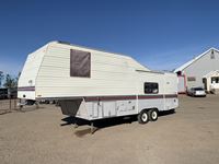 1992 Fleetwood  28 Ft T/A Fifth Wheel Holiday Trailer