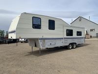 1994 Fleetwood  32 Ft T/A Fifth Wheel Holiday Trailer