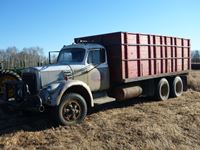 1959 International 190 T/A Grain Truck