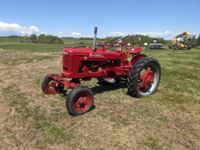 1947 International H Antique 2WD Tractor