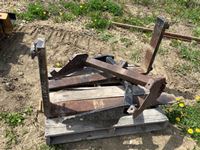    (2) Truck Hitch’s and (2) Pallet Forks
