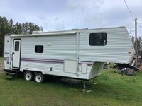 1998 Forest River Wildwood 26 Ft T/A Fifth Wheel Travel Trailer