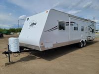 2010 Ion  28 Ft T/A Travel Trailer