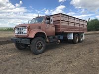 1977 GMC General 9500 T/A Grain Truck