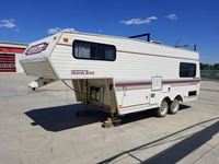 1989 Travelaire 22 Ft T/A Fifth Wheel Travel Trailer