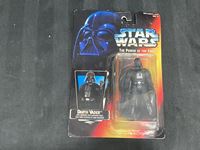 1995 MIB Hasbro 01-609 Darth Vader Star Wars Action Figure w/ Lightsaber and Removable Cape