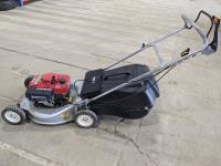 Honda HRA214 Self Propelled Lawn Mower