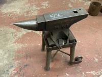 64 kg Anvil On Stand