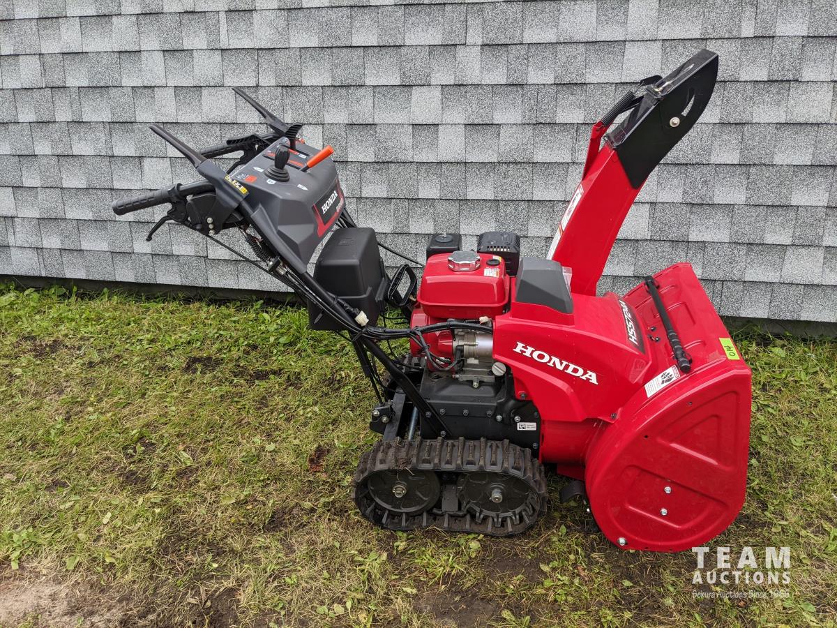 2015 Honda HSS724A 24 Inch Tracked Snowblower - 22IG | Team Auctions