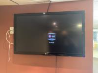 LG 47 Inch Flat Screen TV & Wall Mount