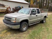 2005 Chevrolet 2500HD 4X4 Extended Cab Pickup Truck