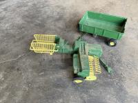 Toy John Deere Bailer w/ Grain Cart