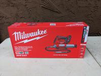 Milwaukee 2646-21CT 18 Volt Cordless Grease Gun Kit