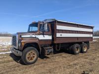 Ford 800 T/A  Grain Truck
